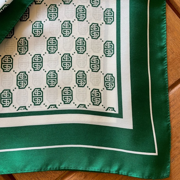 Banana Republic 100% silk scarf - Picture 4 of 5